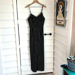 Black & White jumper/spaghetti strap. Great condition